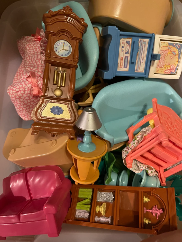 Vintage Fisher-Price Loving Family Living Room Lot – Happy Family Fold-Up Dollhouse 6364 Blue Roof + Dream House & Playskool Grandparents